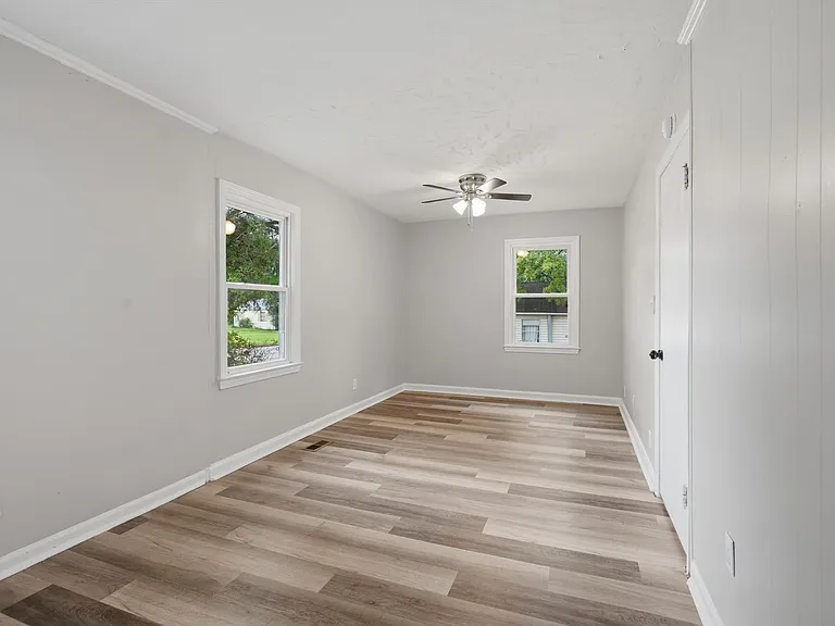 1220 19th Ave SE — Photo 14