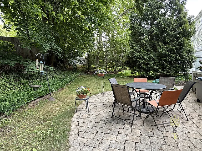 24 Beverly Rd — Photo 23