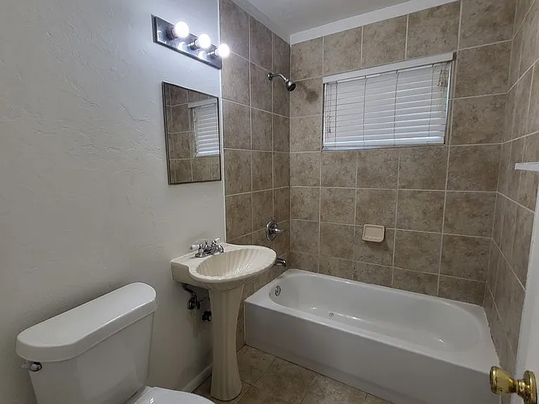 1506 Dakota St — Photo 7
