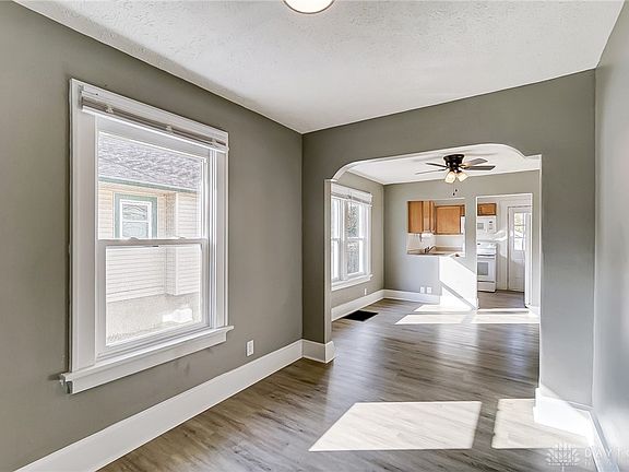 5th image of 19 Lawson Ave