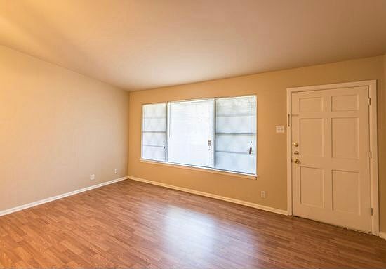 4th image of 7527 Dell Oak Dr