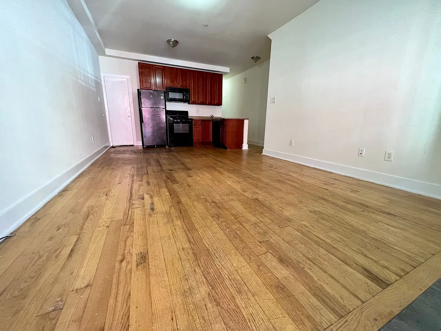 Gratz St N 1921 — Photo 3