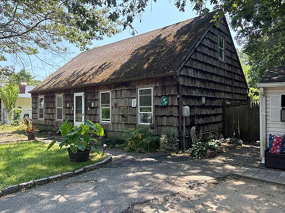 2nd image of 188 Mastic Blvd