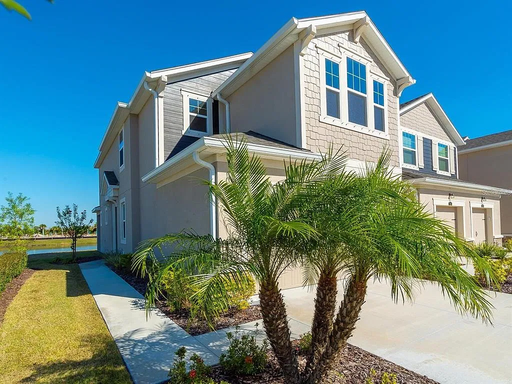 3 bed, 2.5 bath, 1739 sqft, $2,700 — Photo 3