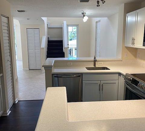 5th image of 4739 Chancellor Dr APT 20