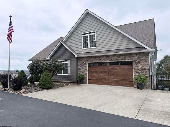 2nd image of 10 Pointe Dr
