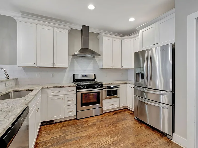 6203A California Ave — Photo 10