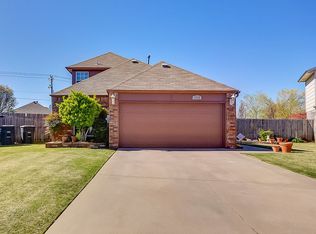 1713 SW 23rd St, Moore, OK 73170