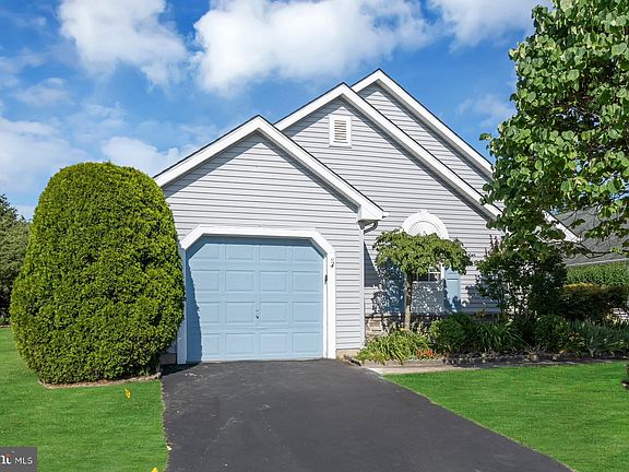 2nd image of 2667 Silver Hill Ln