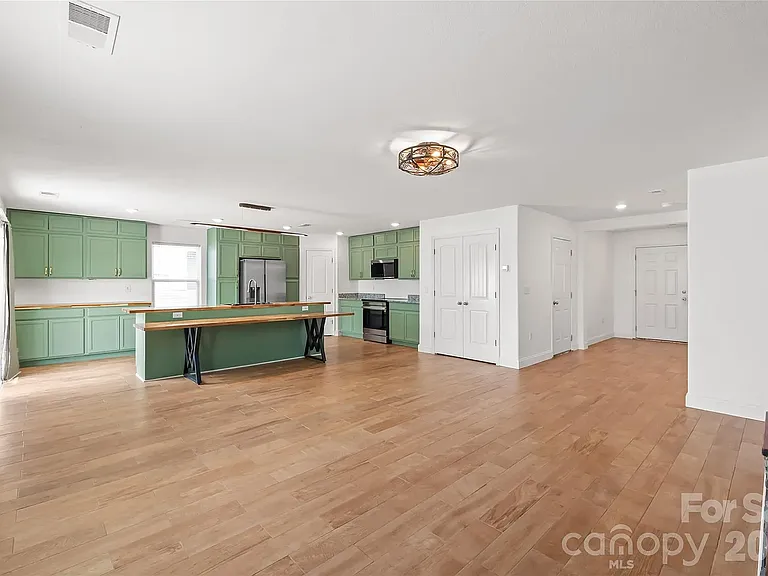 1232 Phifer Rd — Photo 2