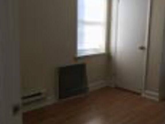 5th image of 806 S 10th St APT 3R