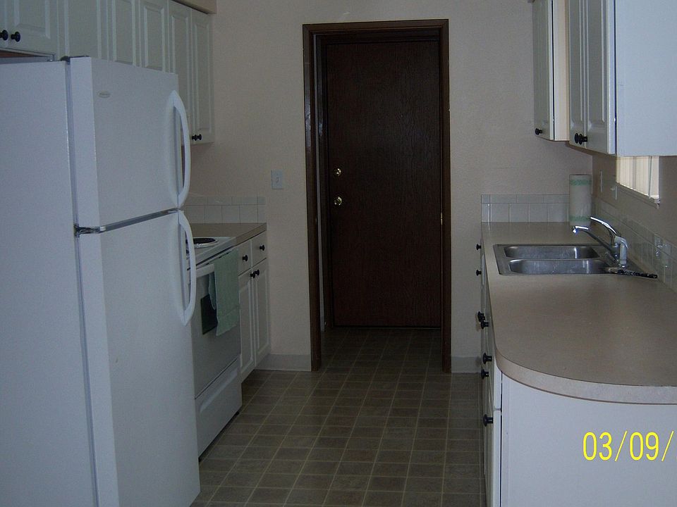 2nd image of 2911 NE Whitman Ave