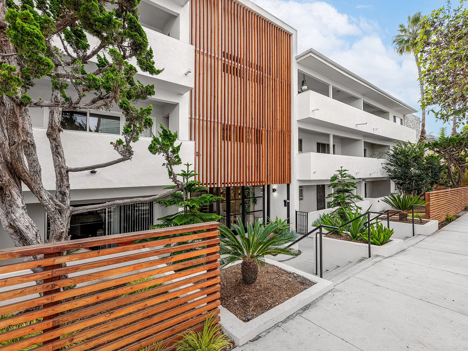 West Brent Apartments — Photo 1