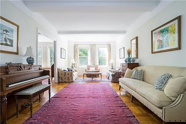 Sold by Avenue Sotheby's International Realty | media 3