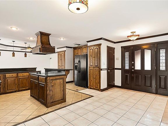4th image of 1104 Wisteria Ave