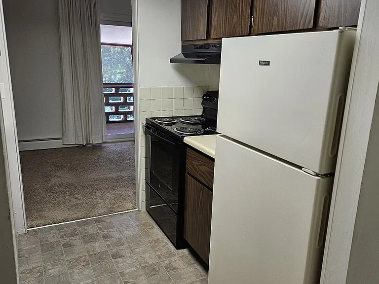 Lake Club Apartments — Photo 40