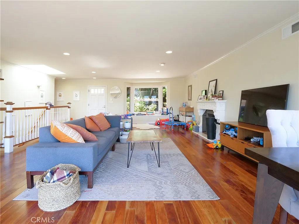 4 bed, 3043 sqft, $10,000 — Photo 4