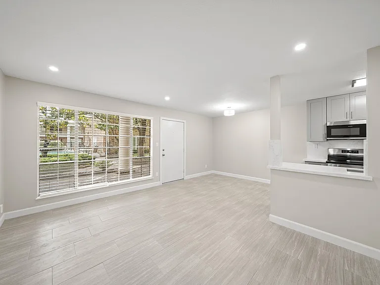 2201 Fountain View Dr #25 — Photo 5