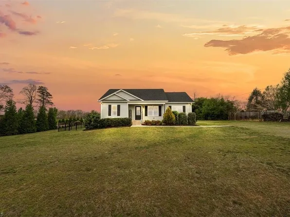 8509 Altavista Dr, Stokesdale, NC 27357