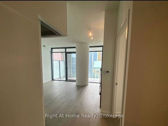 2nd image of 6-25 Richmond St E #2606