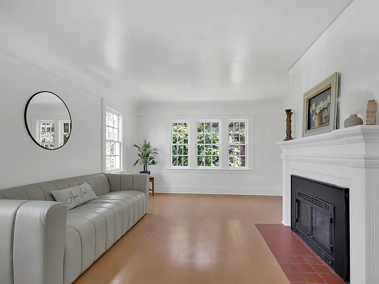 2260 E 15th Ave — Photo 8