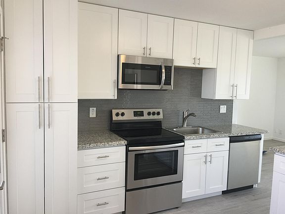 2nd image of 7102 E Oak St #7