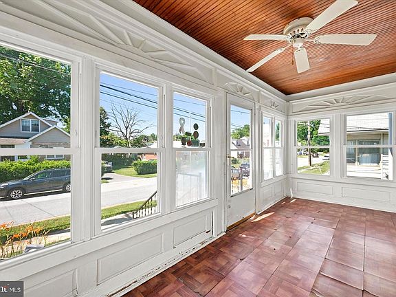 3rd image of 307 Lorewood Ave