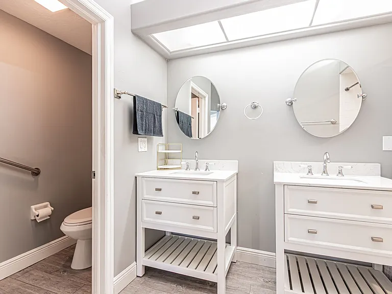 12855 Devonshire Lakes Cir — Photo 31