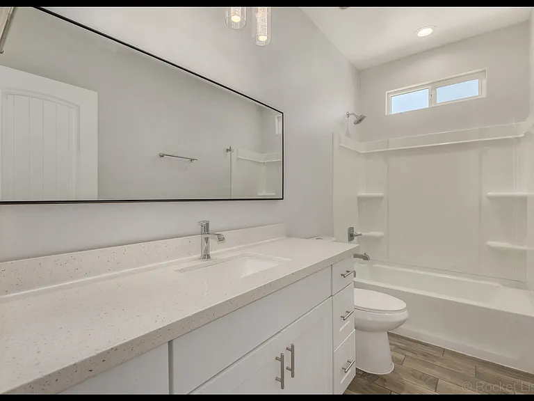 210 W Sunland Ave — Photo 8