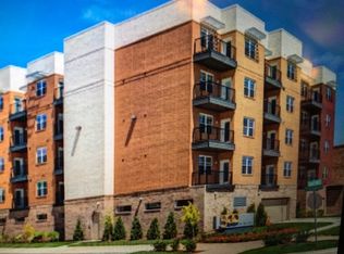 770 Station Blvd APT 211, Aurora, IL 60504