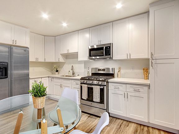 2nd image of 7242 De Soto Ave APT 6