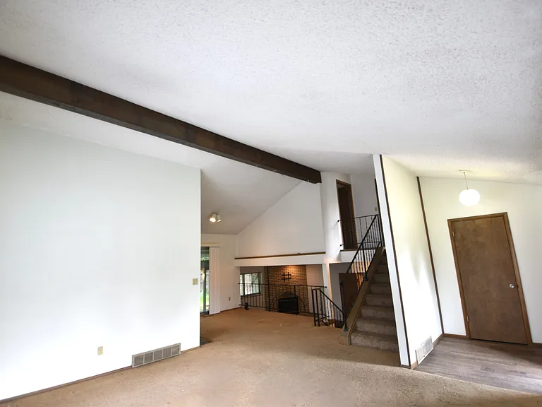 2643 Sherwood Cir — Photo 2