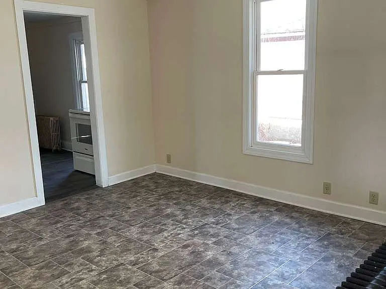 320 W Clark St — Photo 11