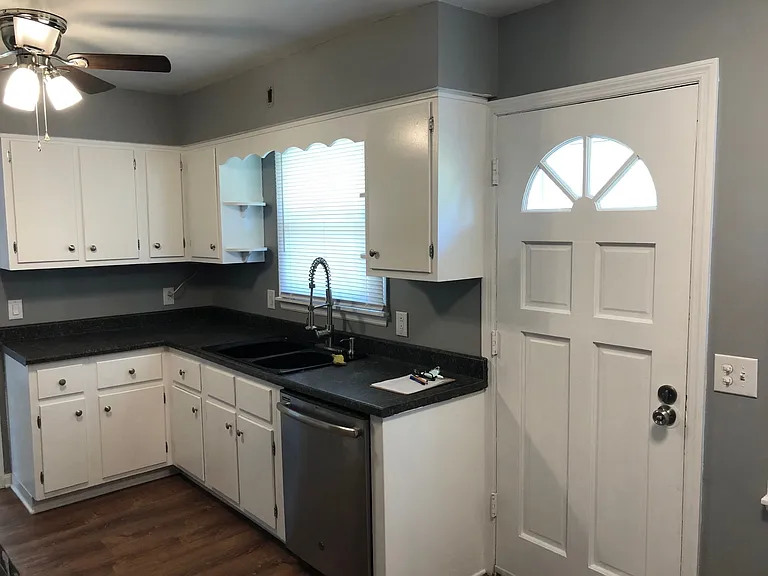 10557 Sharondale Rd — Photo 10