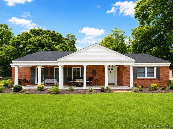 529 Davis St E, Elba, AL 36323