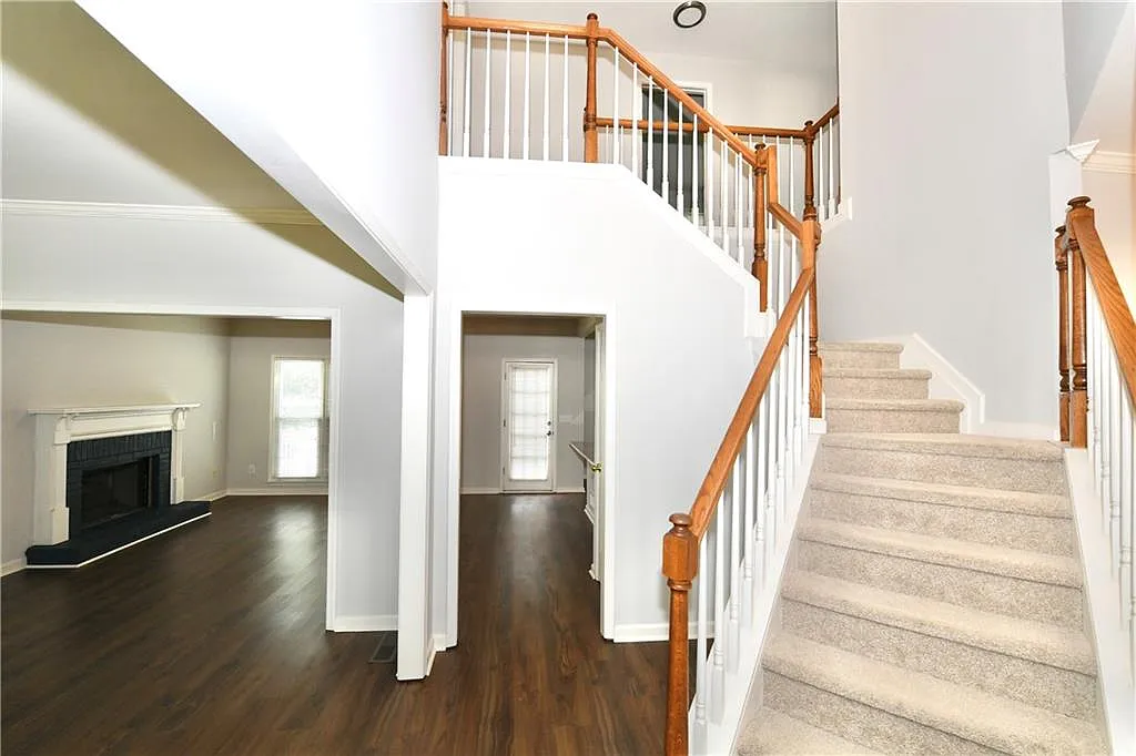 4 bed, 2.5 bath, 2196 sqft, $2,900 — Photo 3