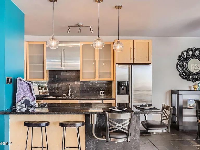 207 W Clarendon Ave #G18 — Photo 7