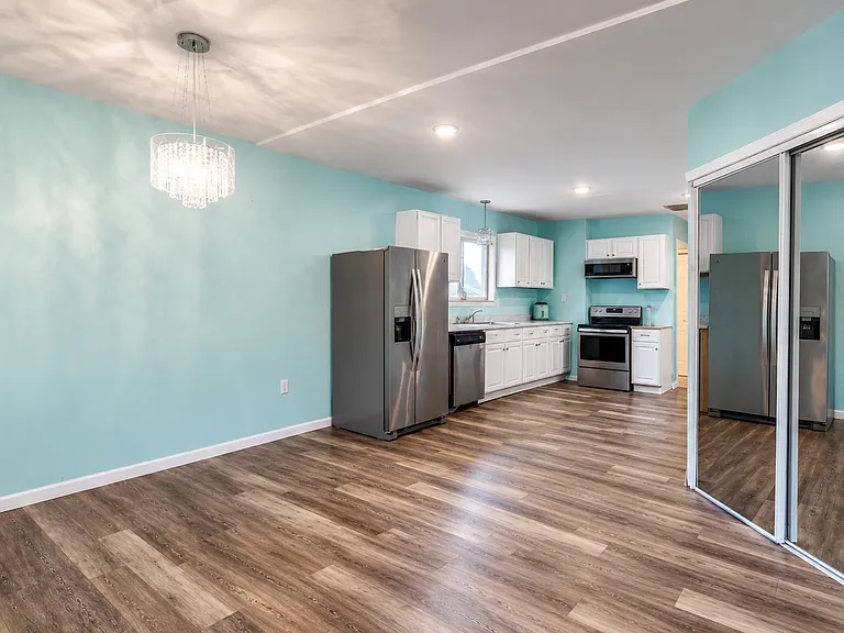 2916 Ford Ave — Photo 2