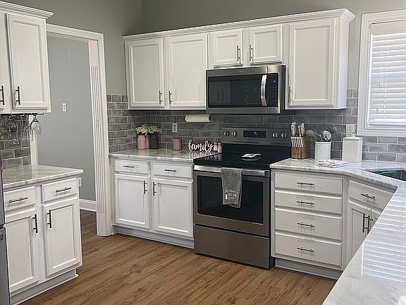 2nd image of 820 Harlan Dr
