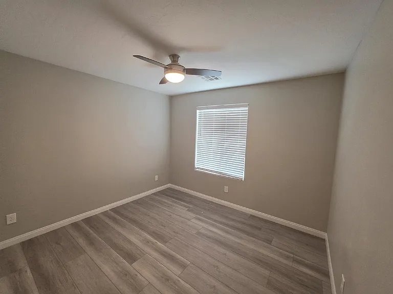 9456 Brough Ave — Photo 12