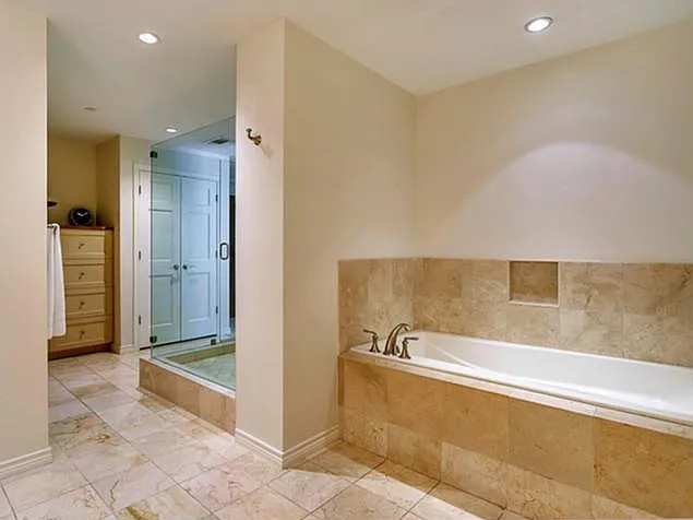5909 Luther Ln — Photo 10