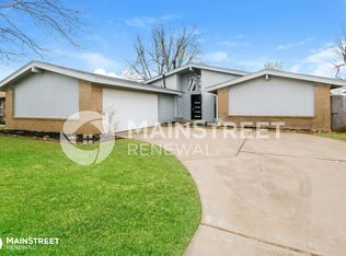 10300 Fairfax Ln, Yukon, OK 73099