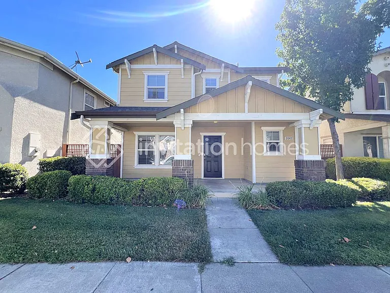 3043 Roadrunner Dr — Photo 1