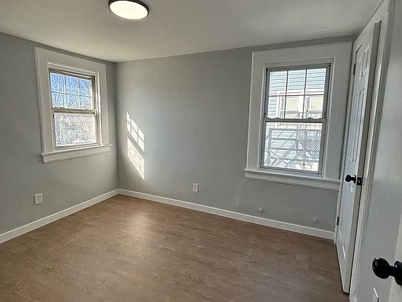 5th image of 145 Vermont Ave #4