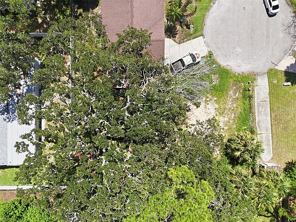 3rd image of 4925 AMHERST COURT