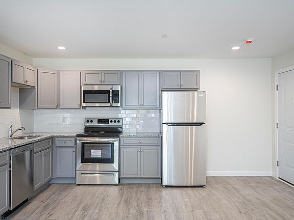 2nd image of 984 Sharon St #304