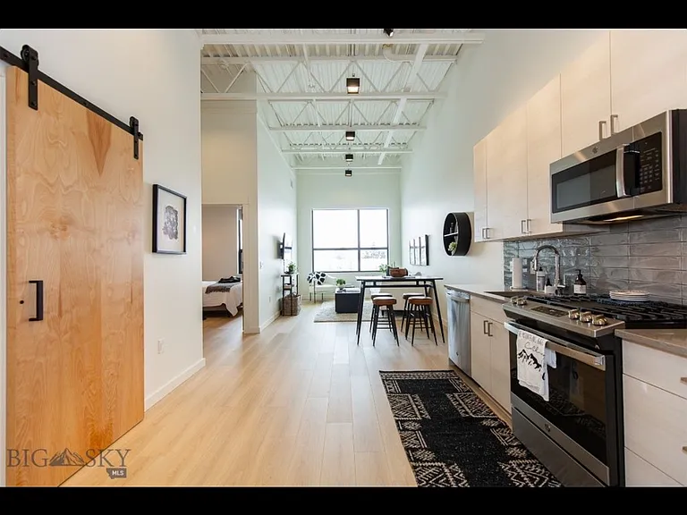515 W Aspen St #305 — Photo 1
