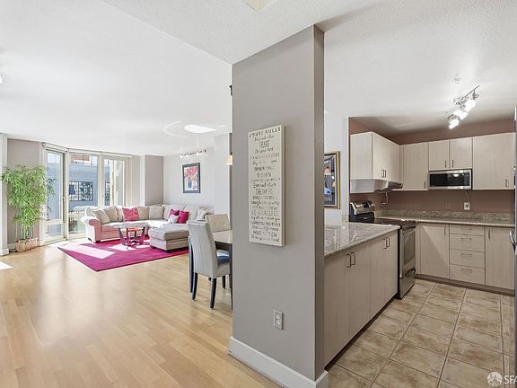 2nd image of 88 King St Unit 412