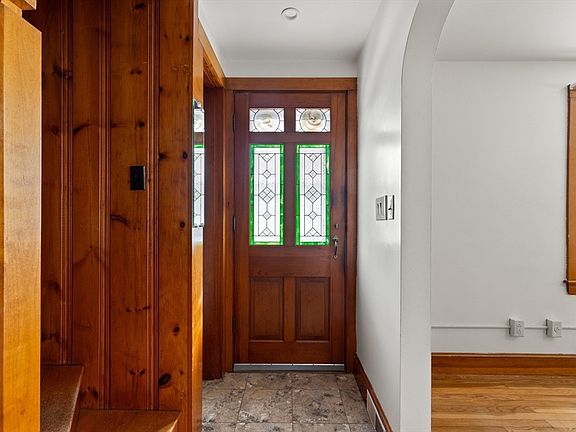 3rd image of 620 Farm Rd