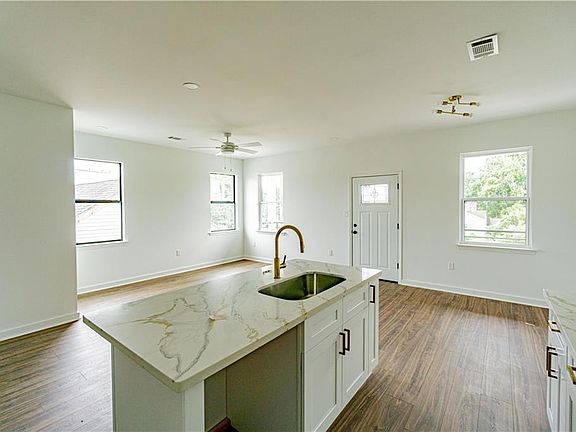5th image of 2409 1st St